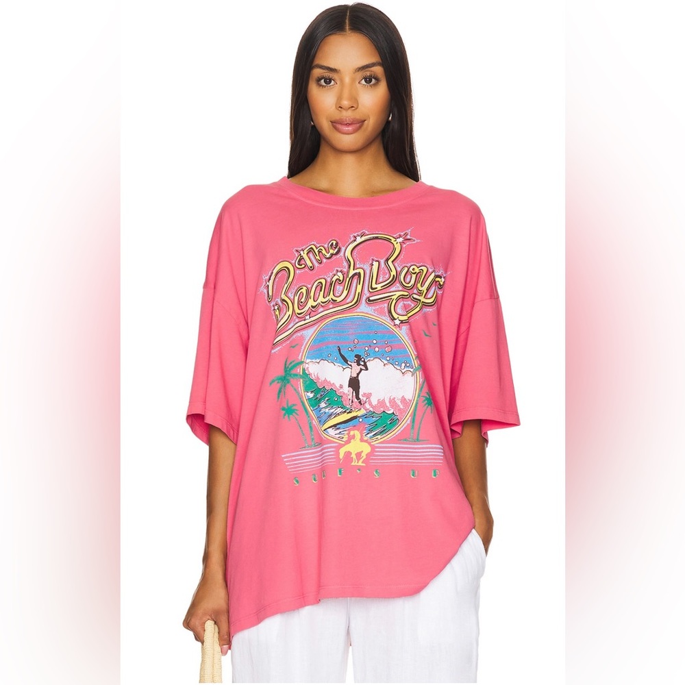 Daydreamer O/S The Beach Boys Red Top. ❤️⚡️
